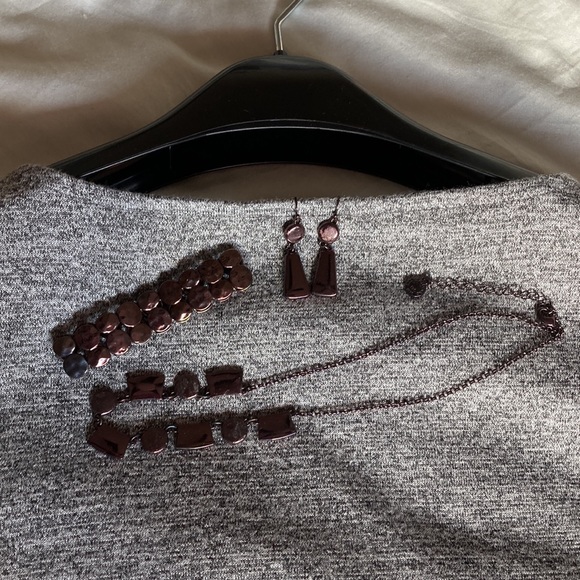 NWOT - Liz Claiborne Modern Bronze Necklace Earrings Bracelet Set - Picture 8 of 10